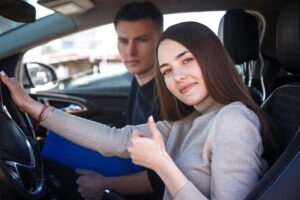 17 años como edad mínima para conducir en España